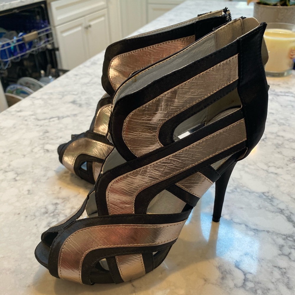 Shi by journeys size 8.5 black and silver heels